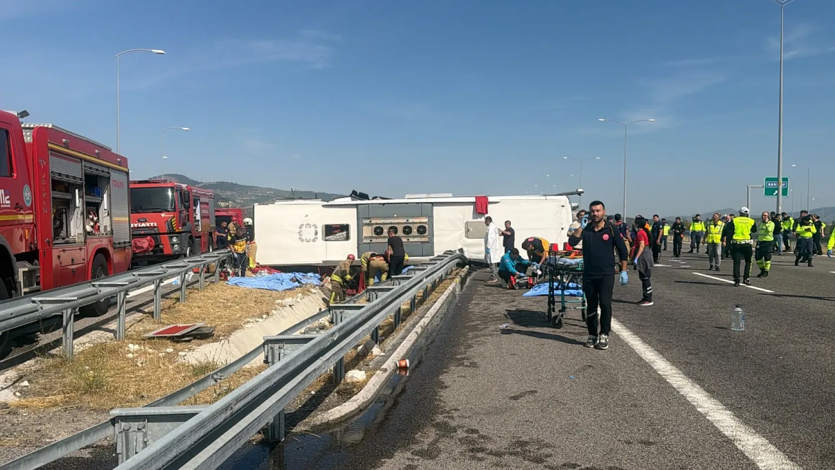 Manisa'da yolcu otobüsü ile tır çarpıştı: 11 ölü, 37 yaralı