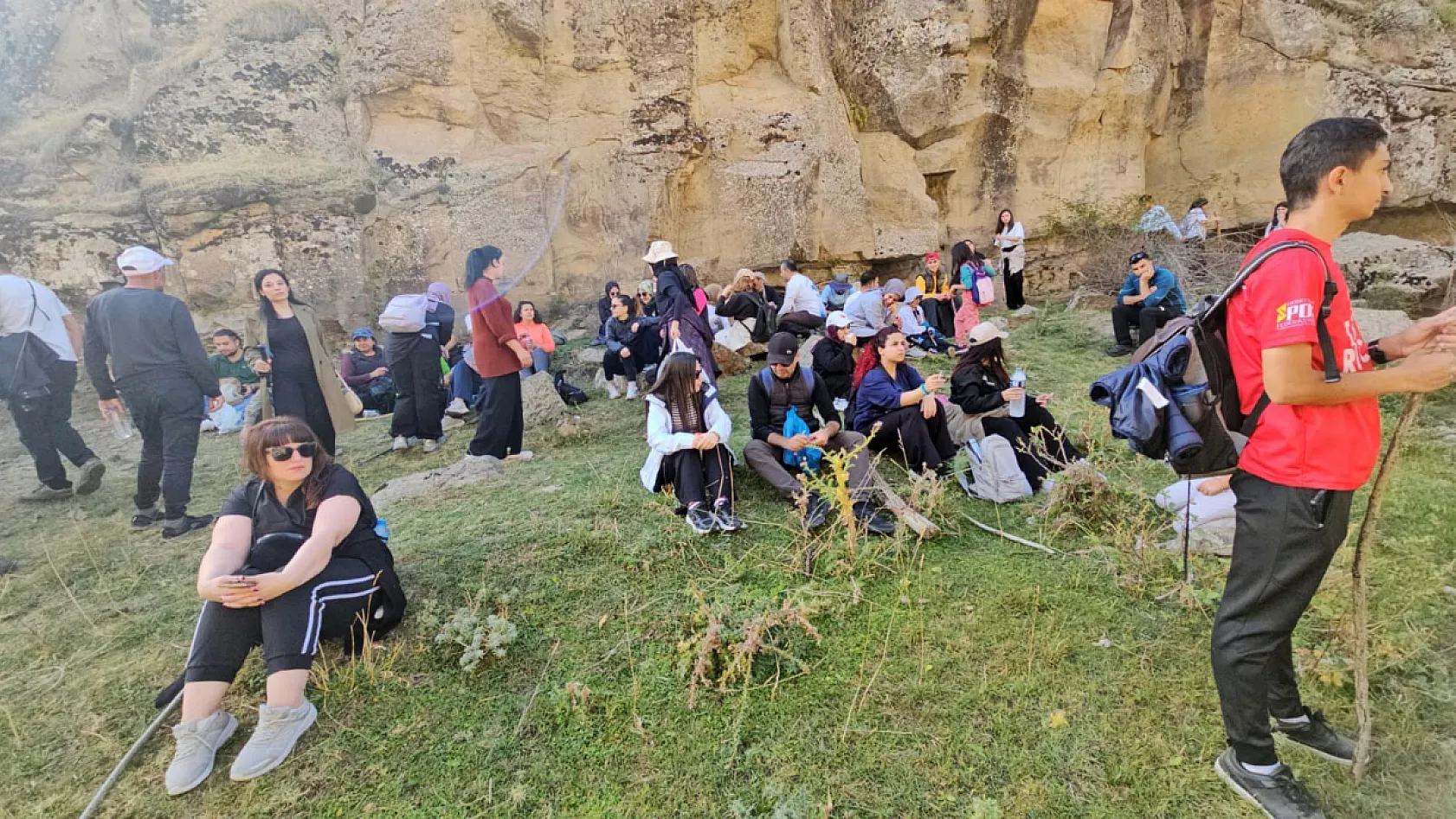 Doğaseverler Ahlat'ın tarihini ve doğasını keşfetti