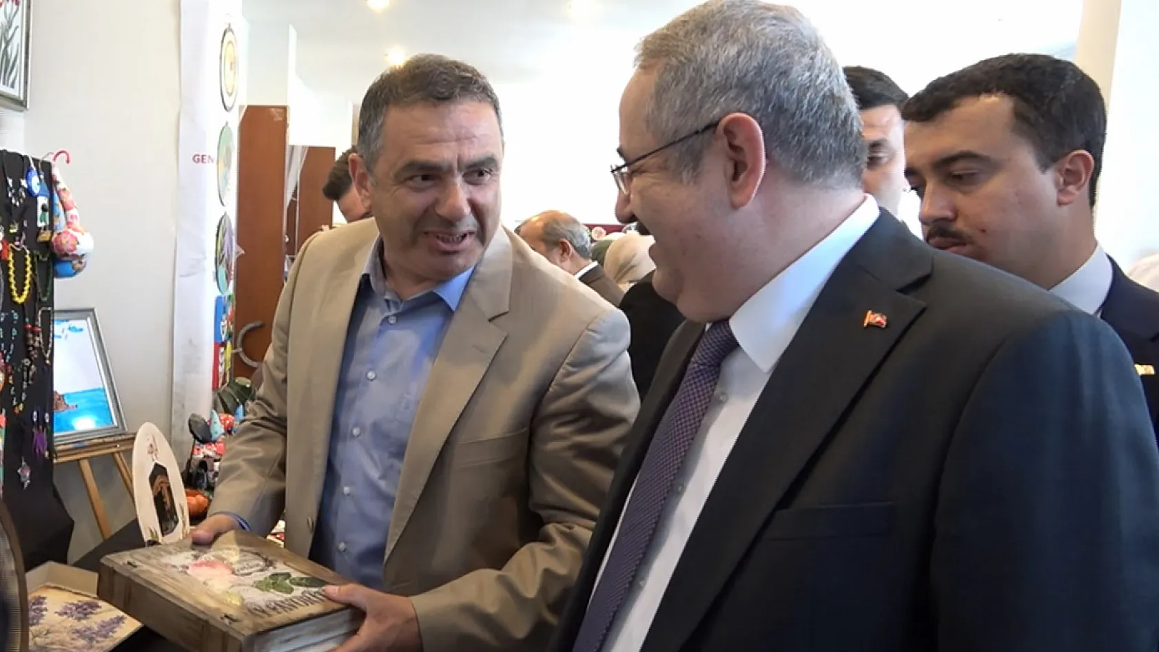 Halk eğitim merkezi kursiyerlerinden göz dolduran sergi