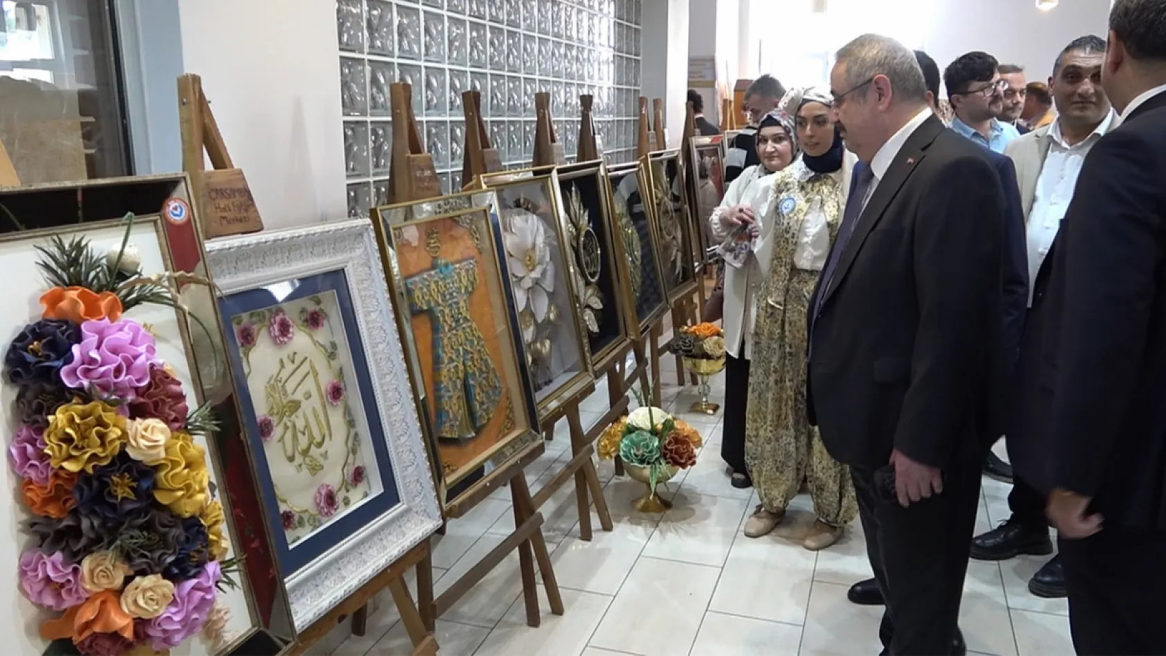 Halk eğitim merkezi kursiyerlerinden göz dolduran sergi