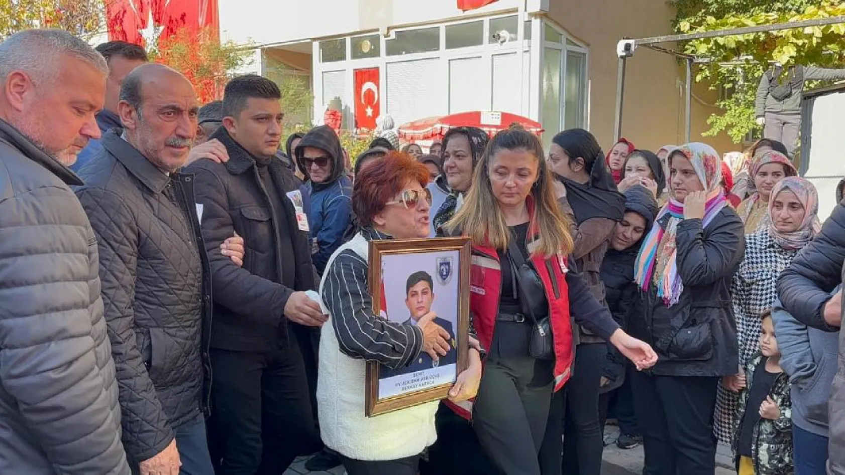 Türkiye şehitlerini uğurladı