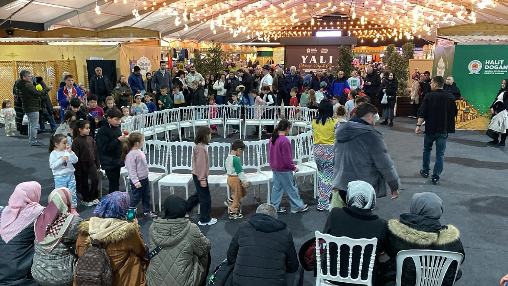 Büyükşehir'in bayram sokağı yoğun ilgi görüyor
