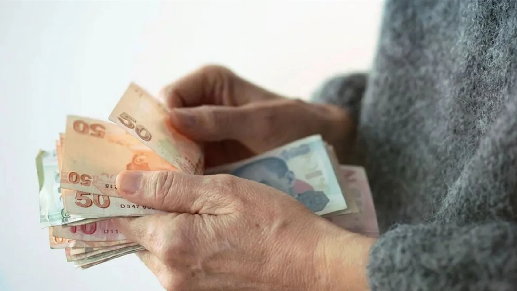 1 Nisan'da Doğalgaz ve Elektriğe Zam mı Gelecek? Bakan Bayraktar Açıkladı
