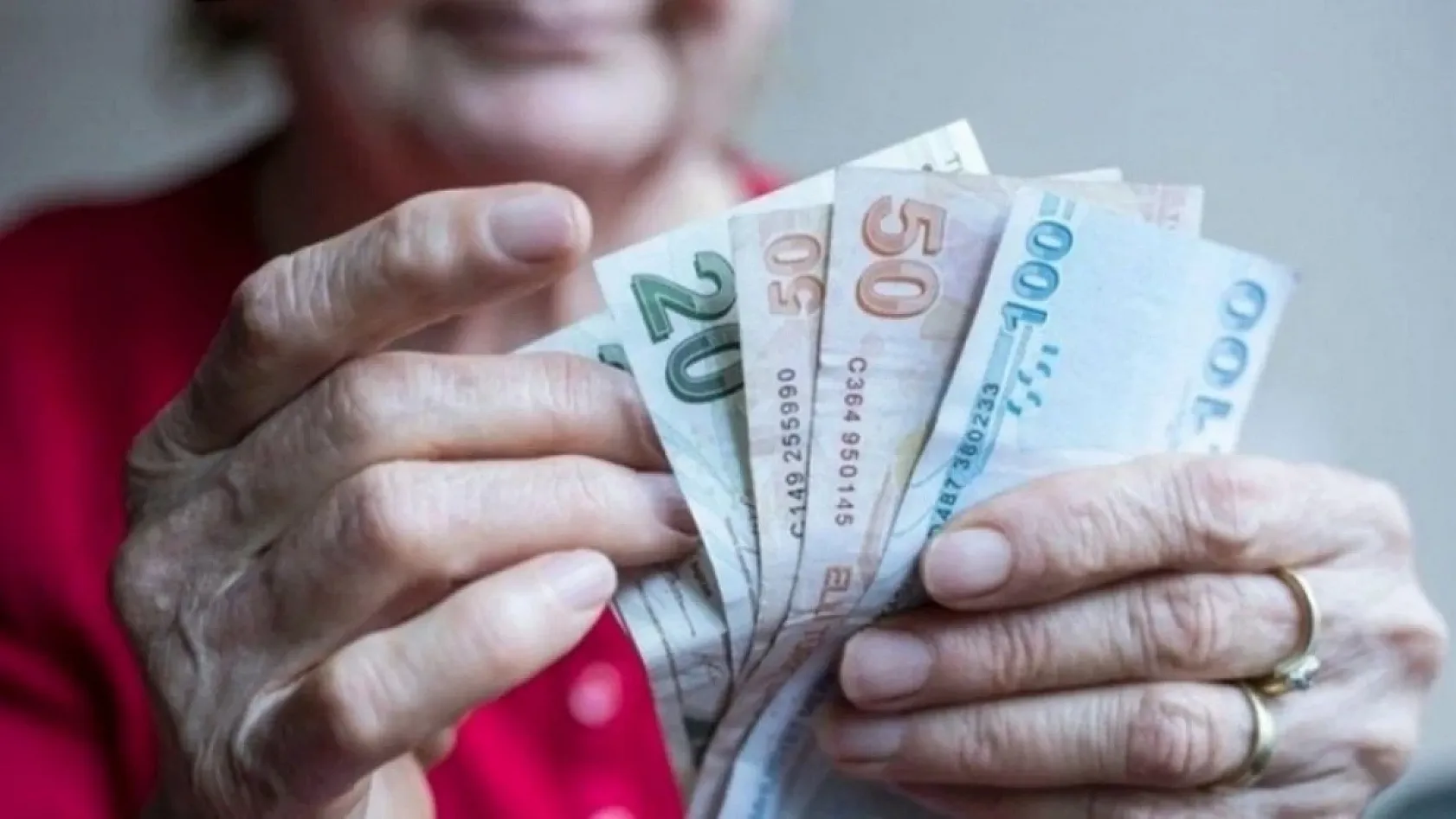 Özgür Erdursun rakam verdi: En düşük emekli maaşı 25 Bin TL mi oluyor?