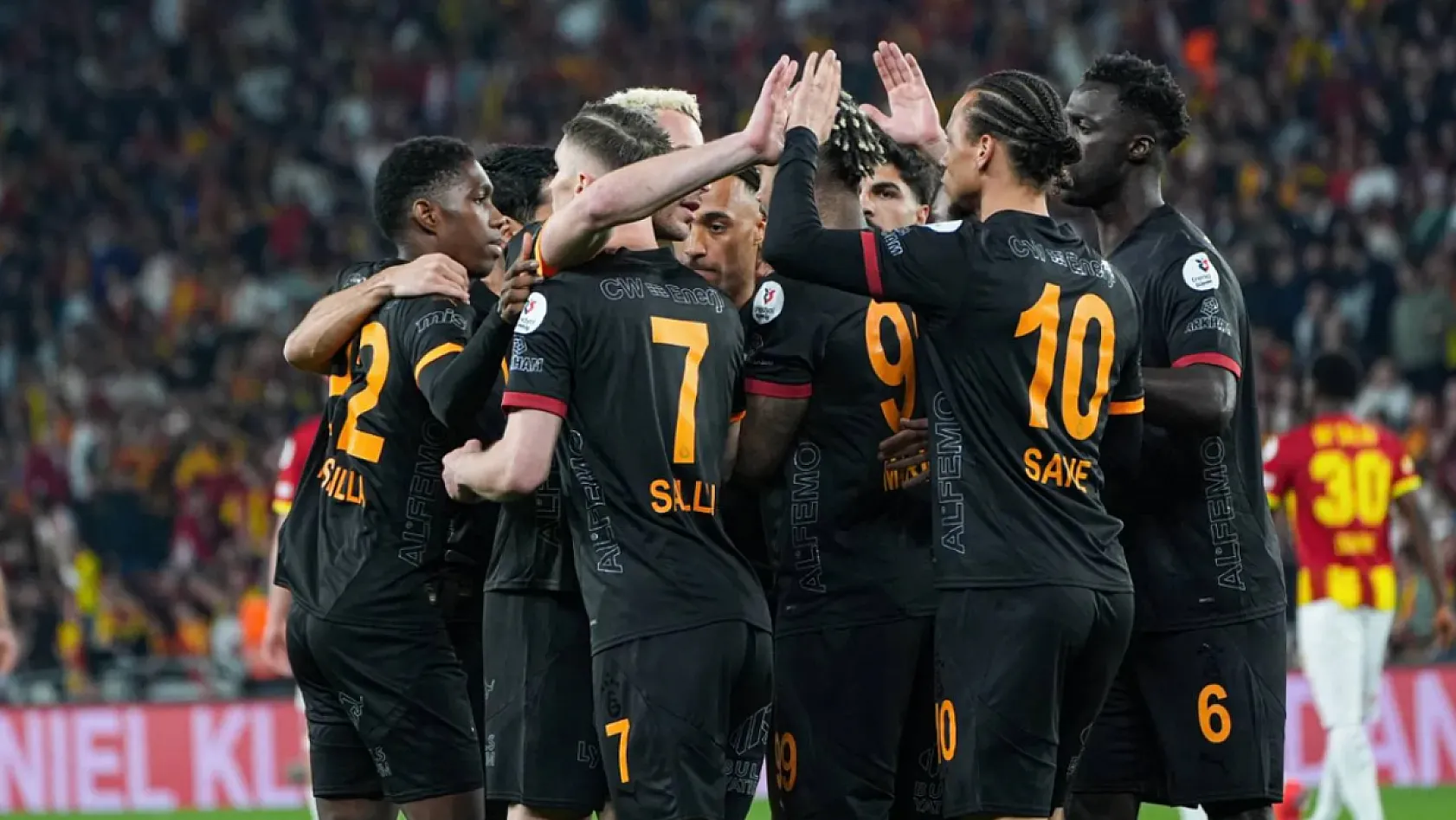 Galatasaray Tesislerine 1 Haftalık Misafir Yasağı