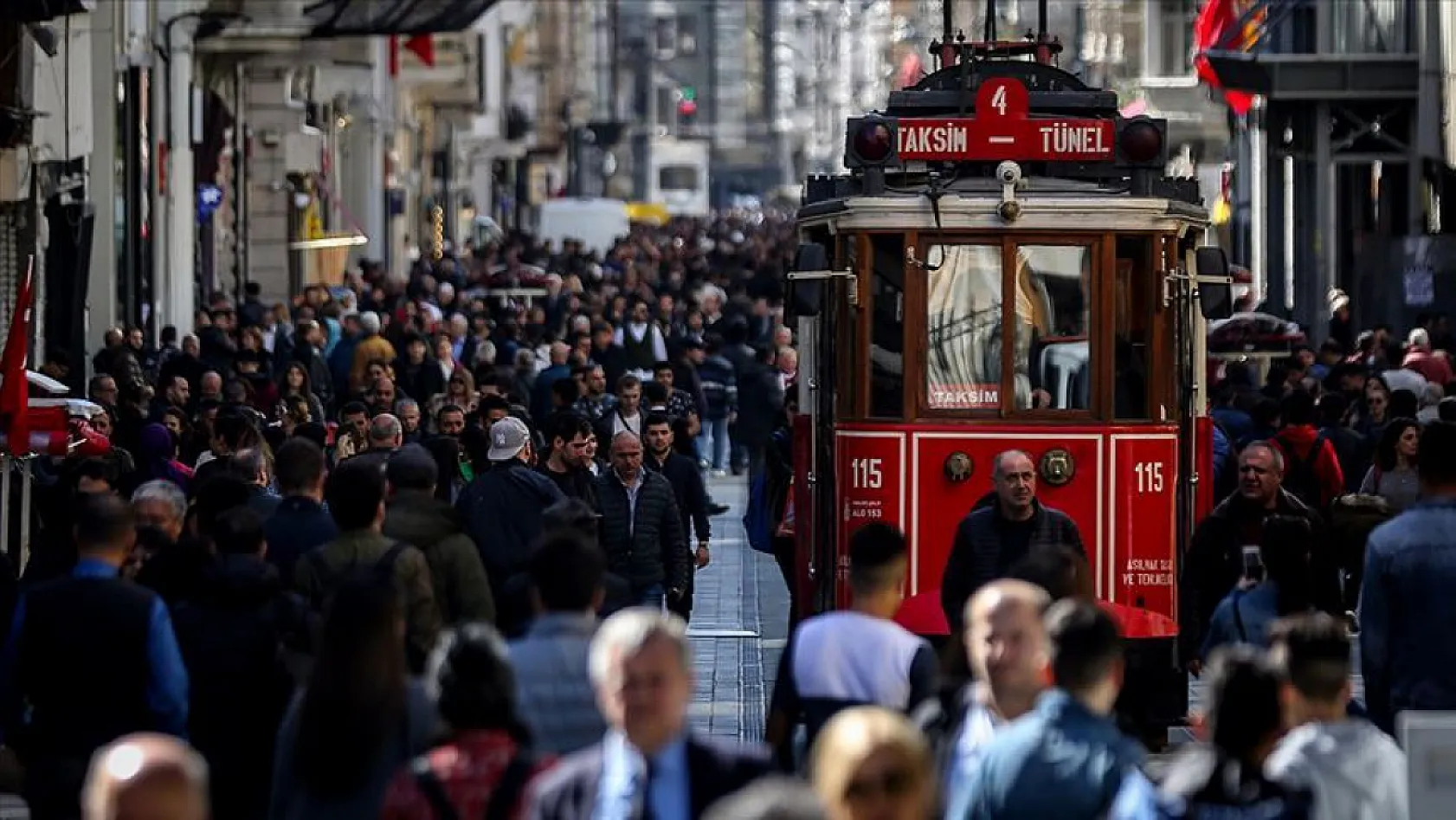Türkiye'de Genç Nüfus Alarmı: Oran Son Yılların En Düşük Seviyesine Geriledi