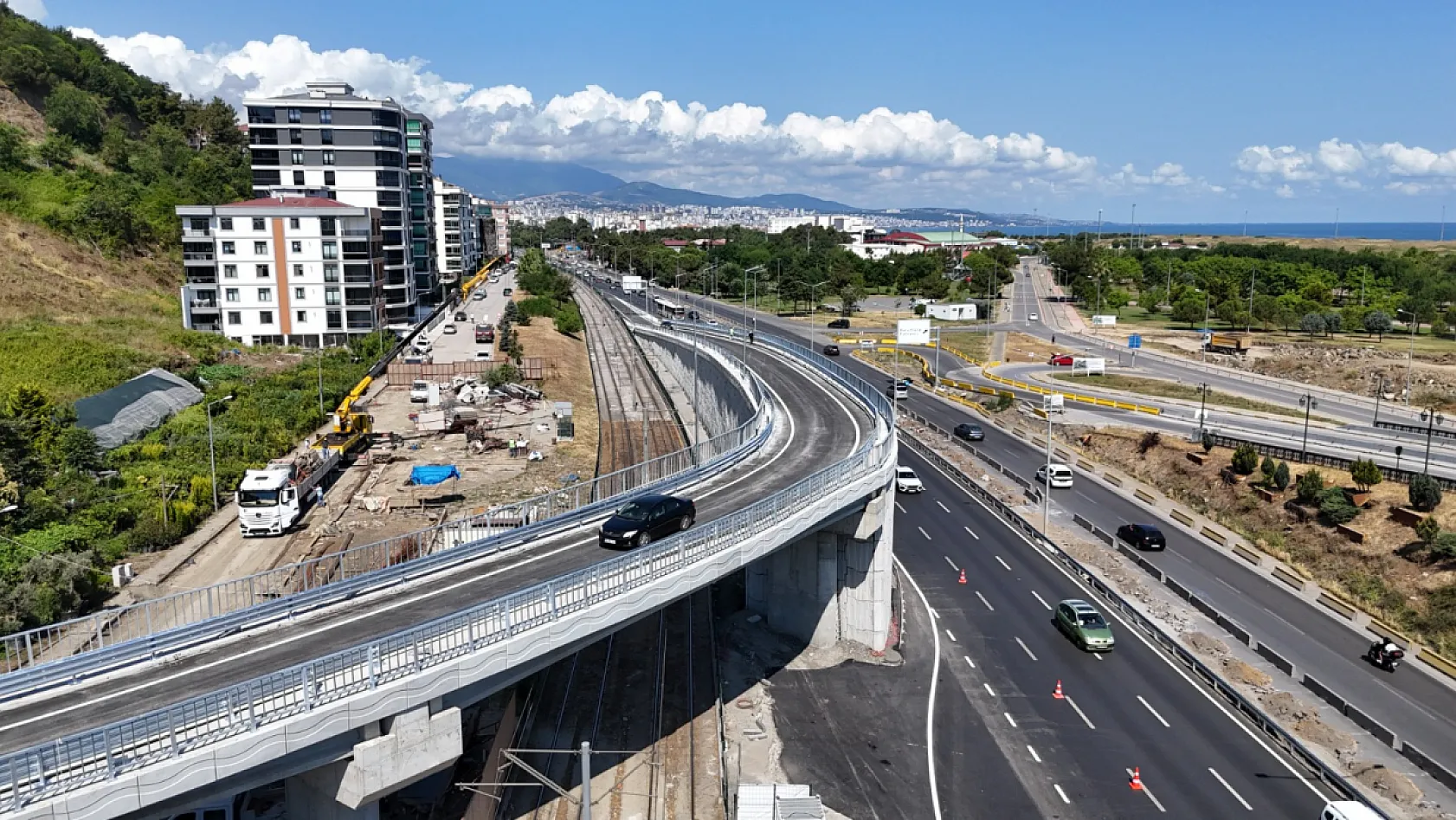 Kenan Şara Köprülü Kavşağı Projesi'nde İki Önemli Bağlantı Yolu Trafiğe Açıldı