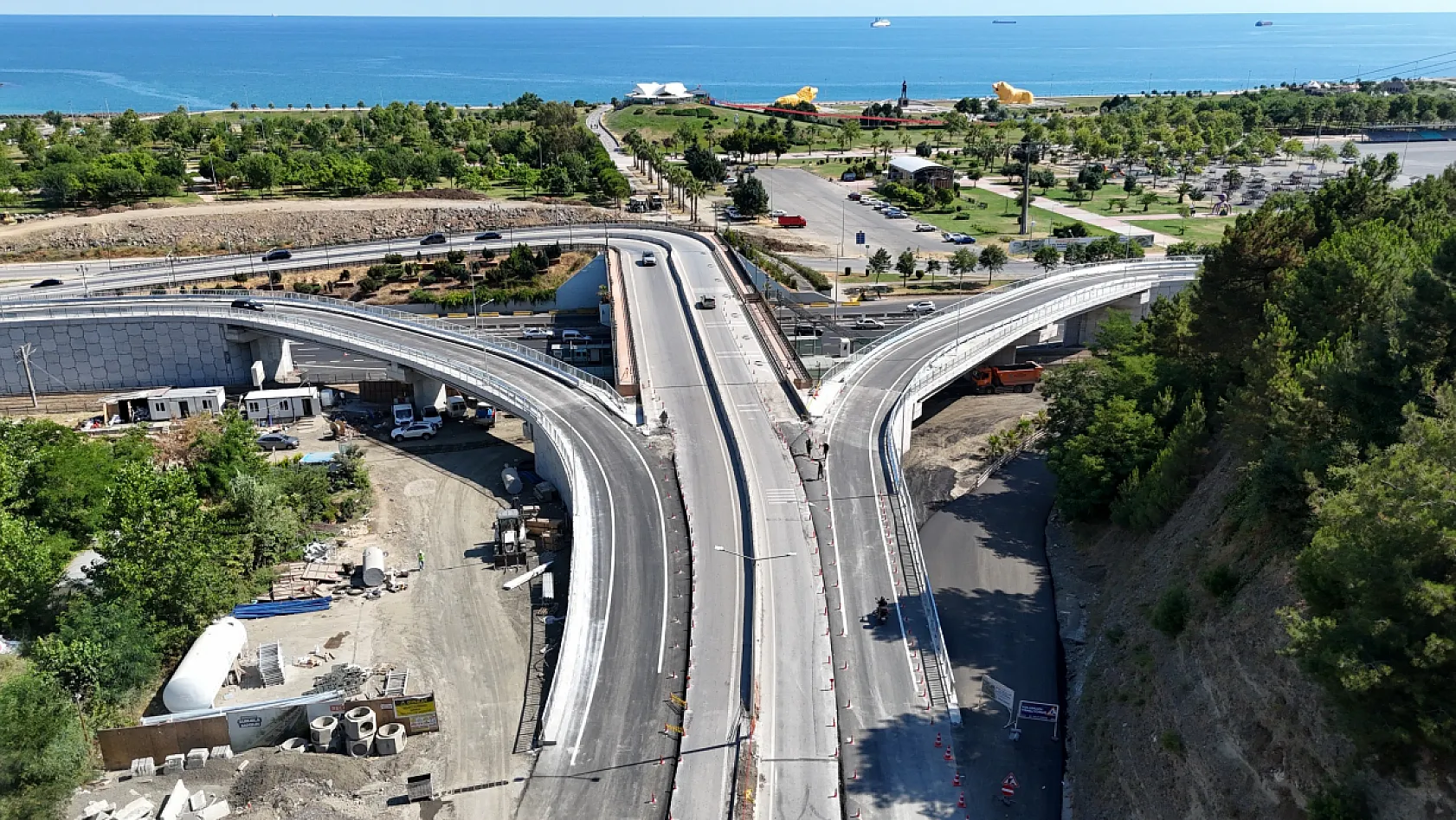 Kenan Şara Köprülü Kavşağı Projesi'nde İki Önemli Bağlantı Yolu Trafiğe Açıldı