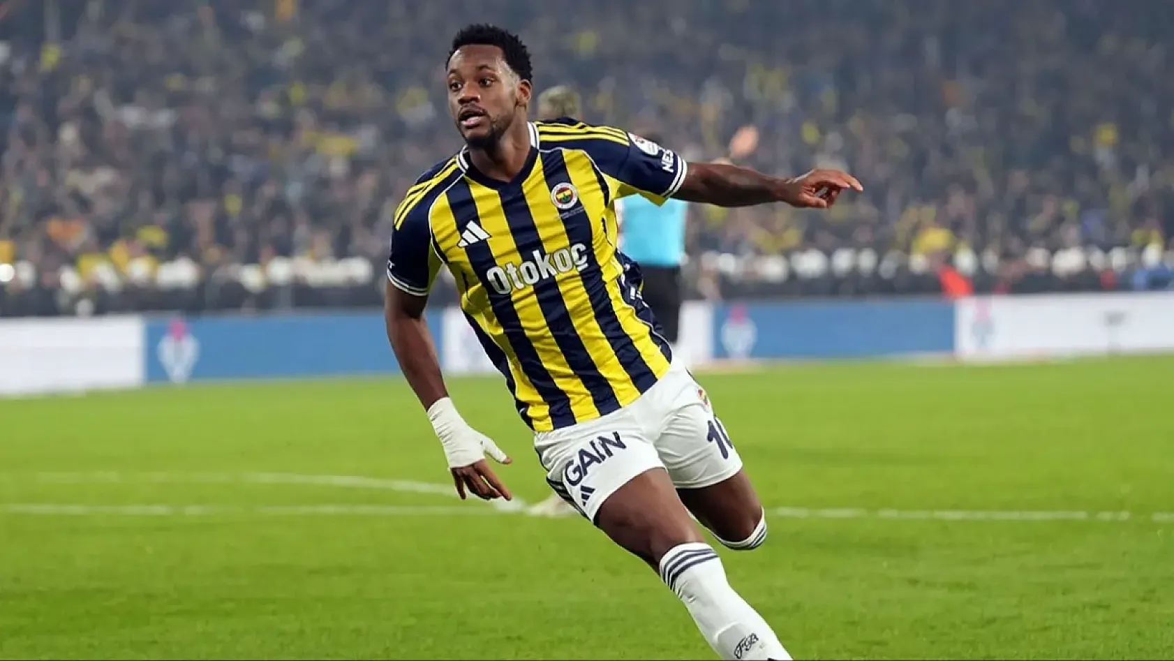 Galatasaray'da Jhon Duran Kararı! Okan Buruk'tan Transfer İçin Kritik Rapor