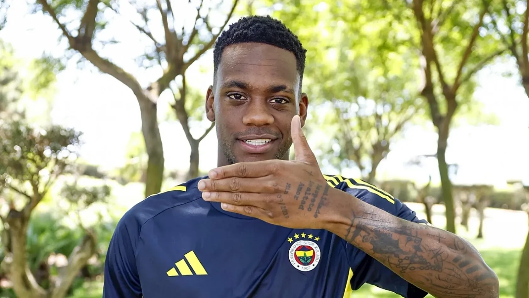 Galatasaray'da Jhon Duran Kararı! Okan Buruk'tan Transfer İçin Kritik Rapor