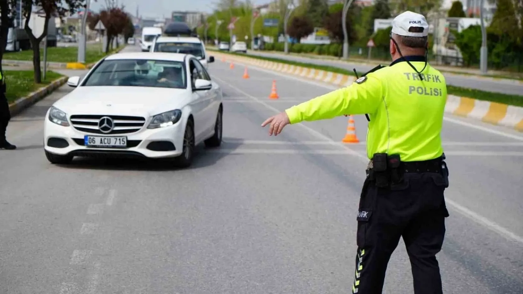 Araç içi ekranlarda '21.000 TL' dönemi: Neler yasak, neler serbest?