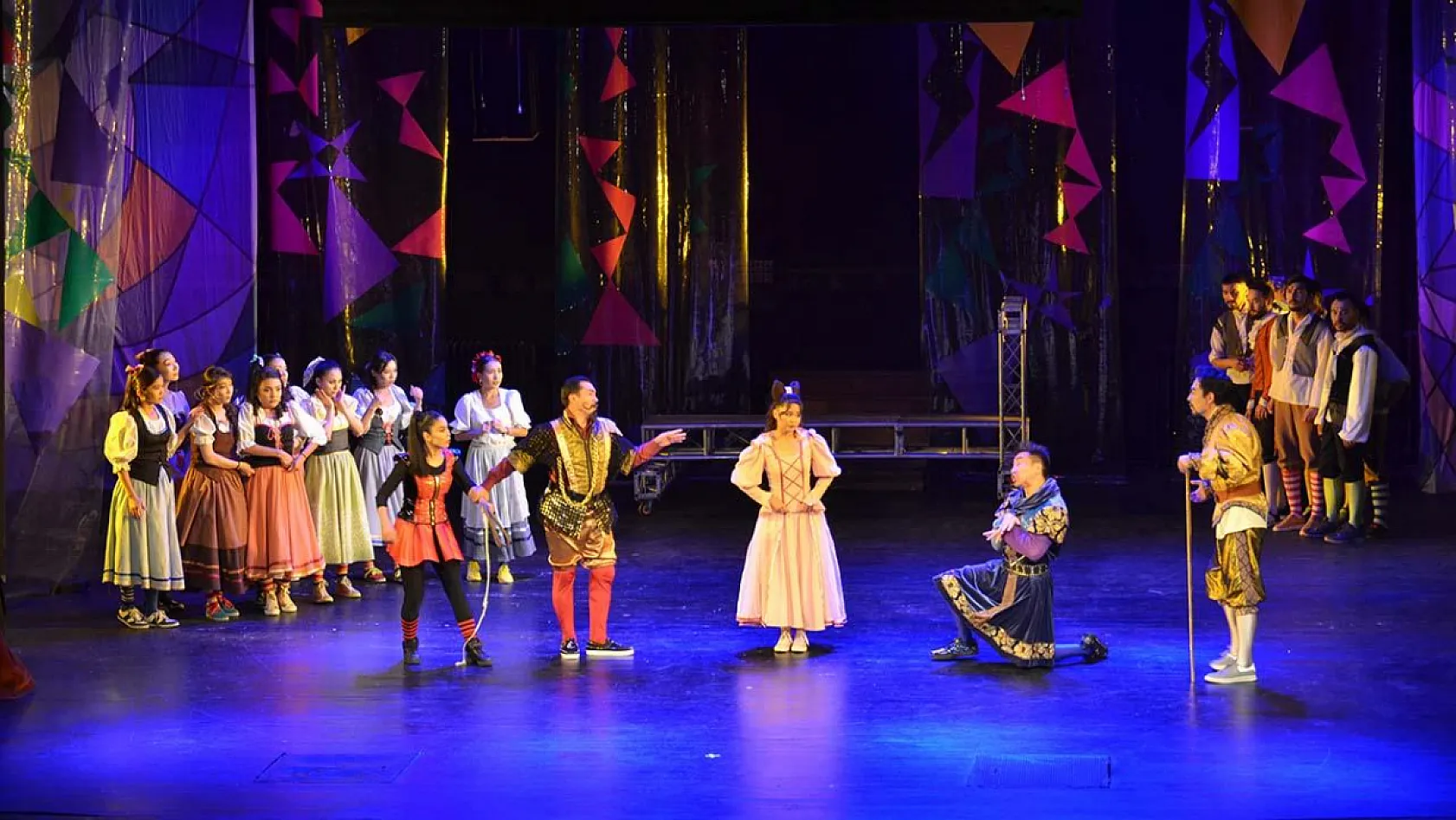Samsun'da tiyatro rüzgarı: 8. uluslararası festival başlıyor
