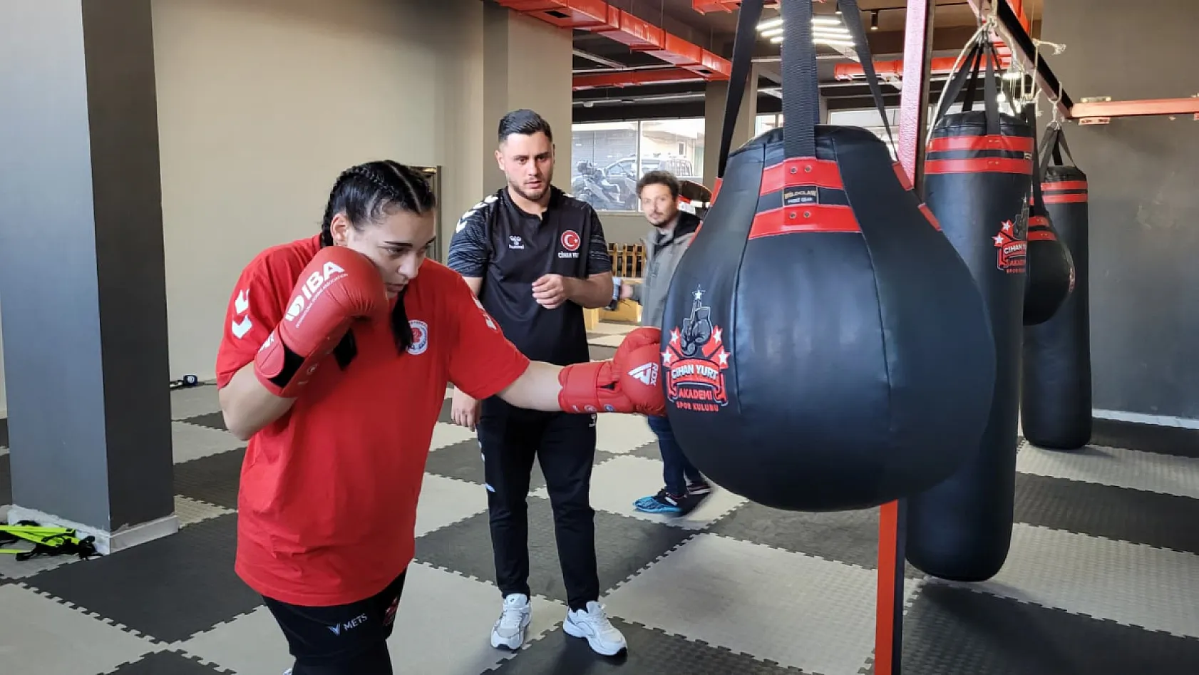 Avrupa Şampiyonu milli boksör Ayşenur Karaoğlan'ın hedefi olimpiyat madalyası