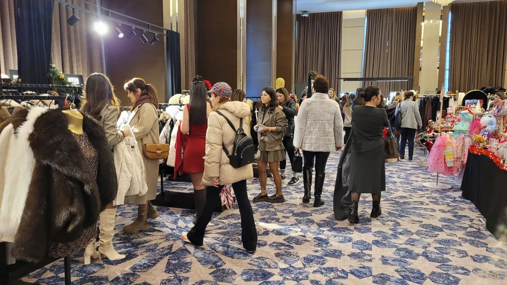 Samsun'da 'Güçlü Kadınlar'dan sosyal sorumluluk odaklı alışveriş şenliği