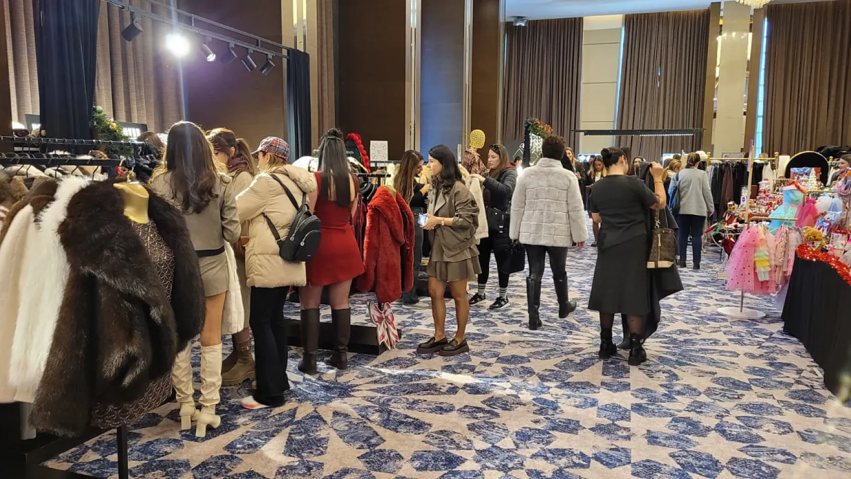 Samsun'da 'Güçlü Kadınlar'dan sosyal sorumluluk odaklı alışveriş şenliği