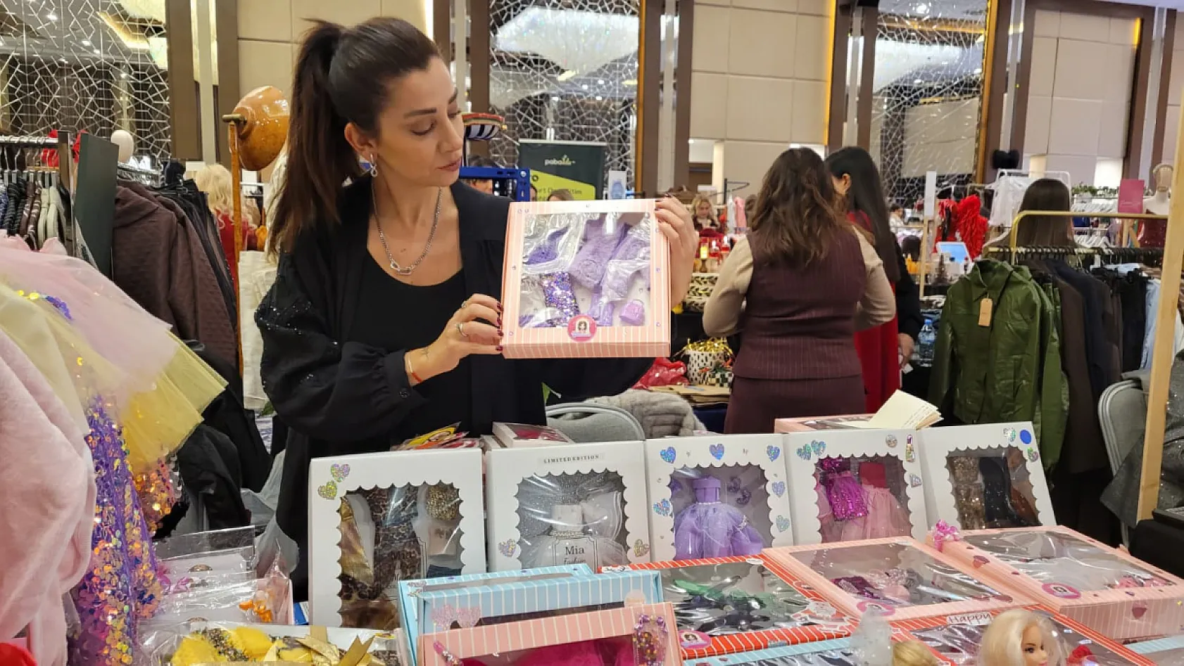 Samsun'da kadın girişimci oyuncak bebekler için kıyafet tasarlıyor