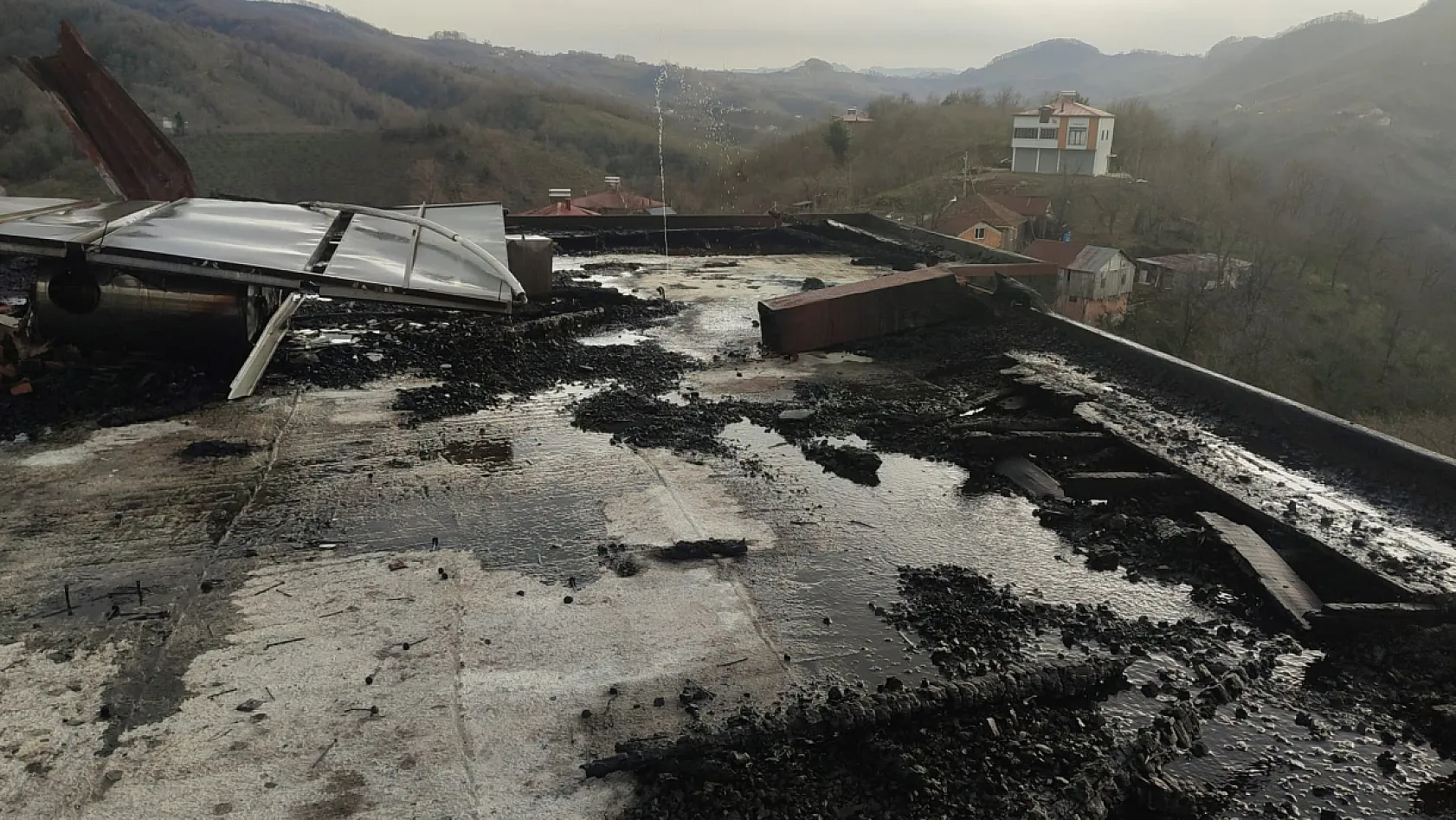 3 Katlı binada yangın paniği!