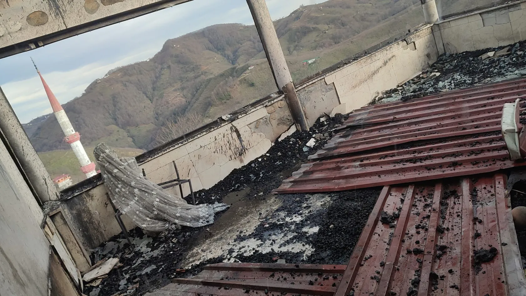 3 Katlı binada yangın paniği!