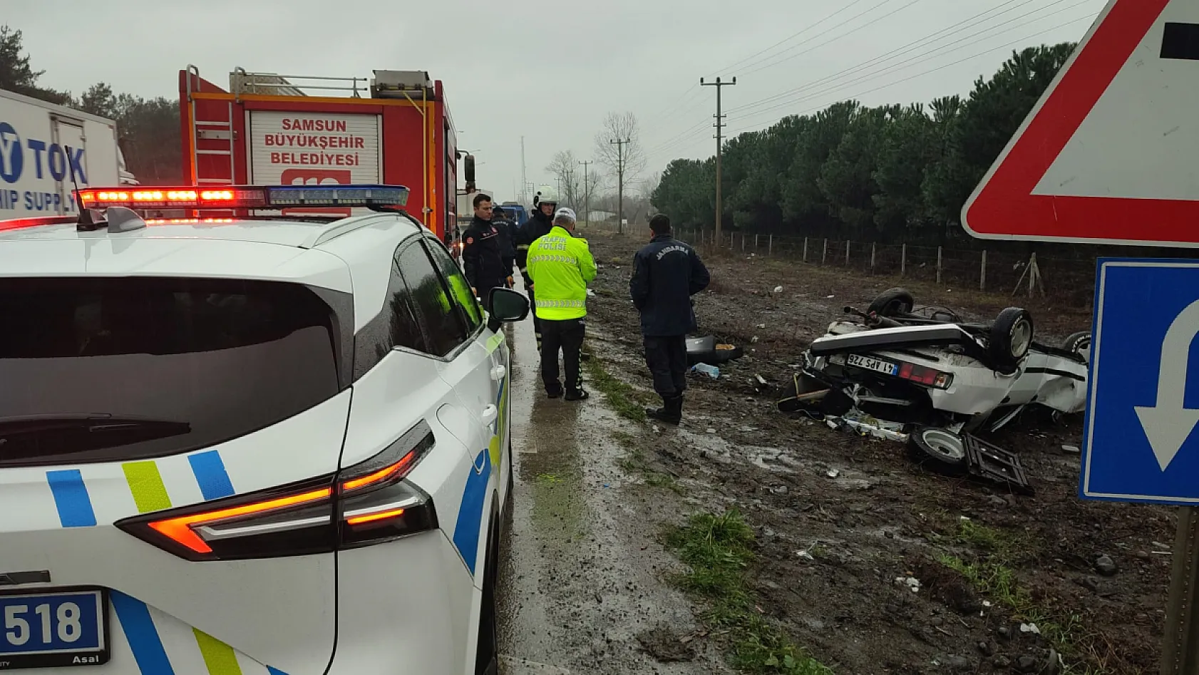 Terme'de kontrolden çıkan otomobil ters döndü