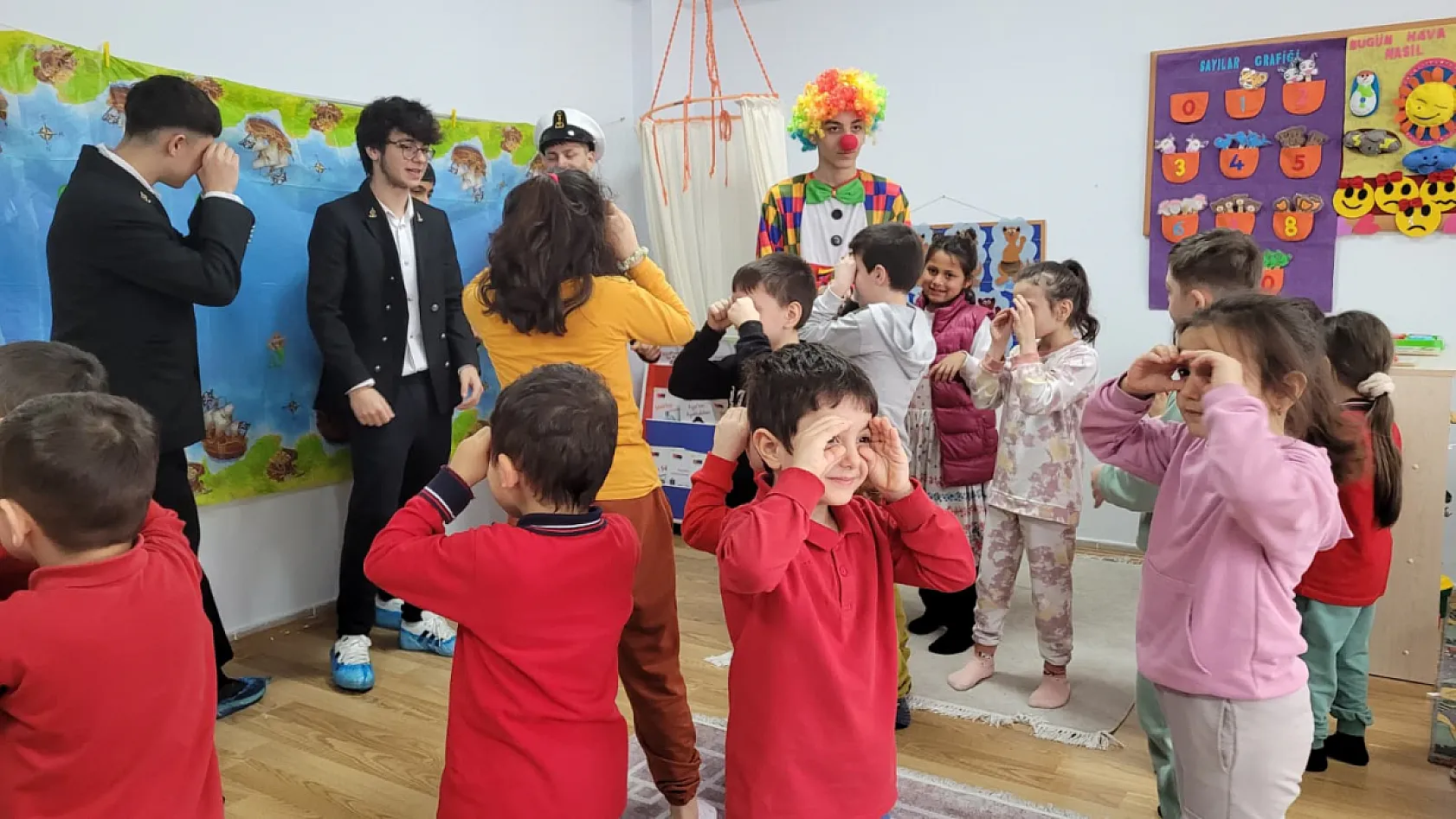 Samsun'da kırsaldaki miniklere tiyatro sürprizi