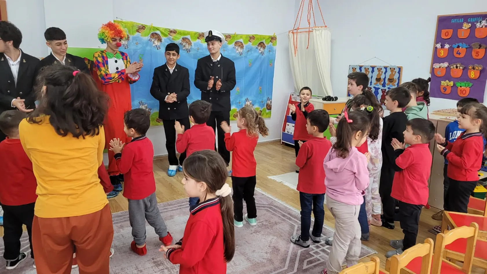Samsun'da kırsaldaki miniklere tiyatro sürprizi