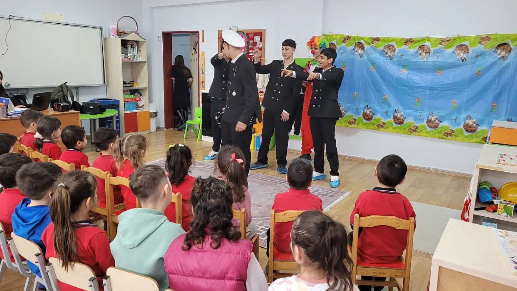 Samsun'da kırsaldaki miniklere tiyatro sürprizi