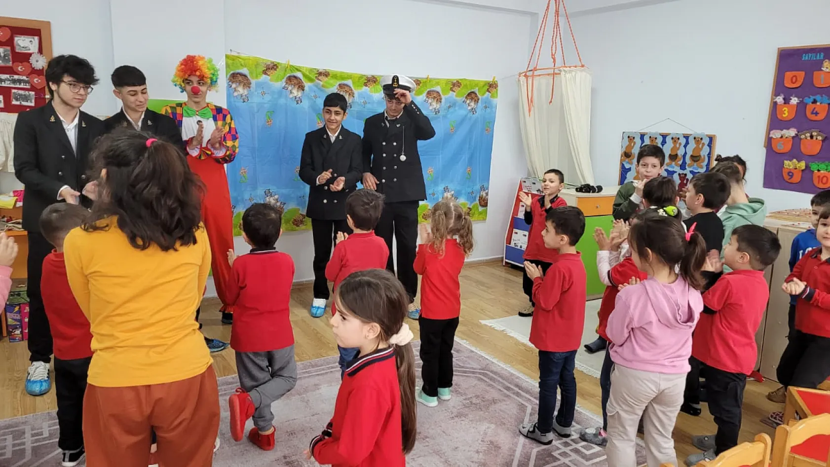 Samsun'da kırsaldaki miniklere tiyatro sürprizi