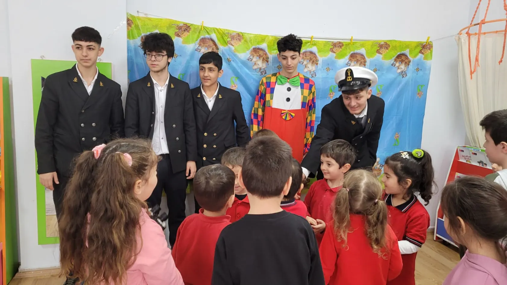 Samsun'da kırsaldaki miniklere tiyatro sürprizi