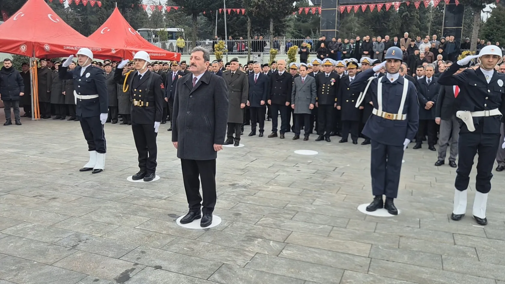 Samsun'da şehitler için saygı atışı