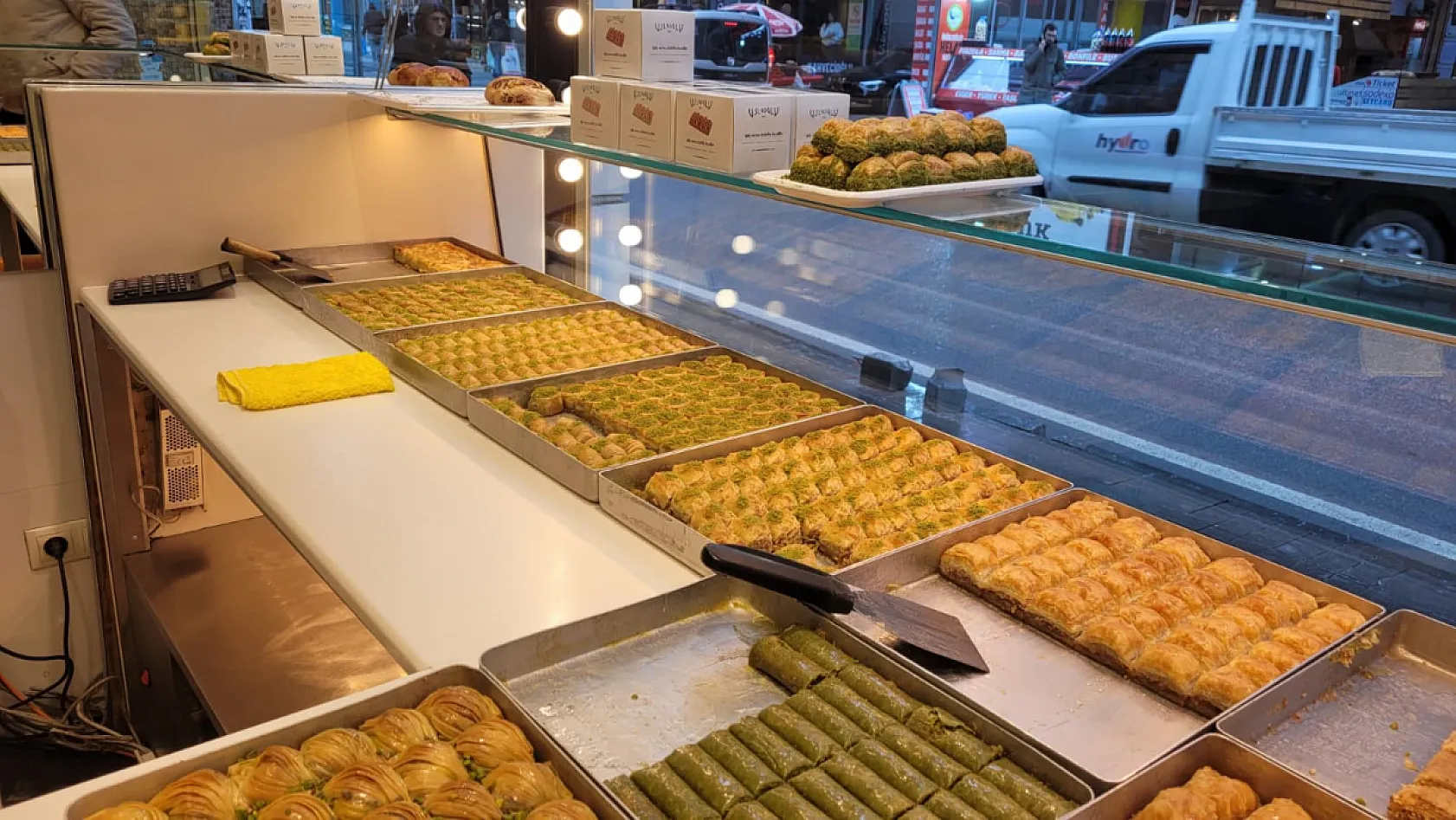 Bayram öncesi tatlıcılarda yoğun mesai