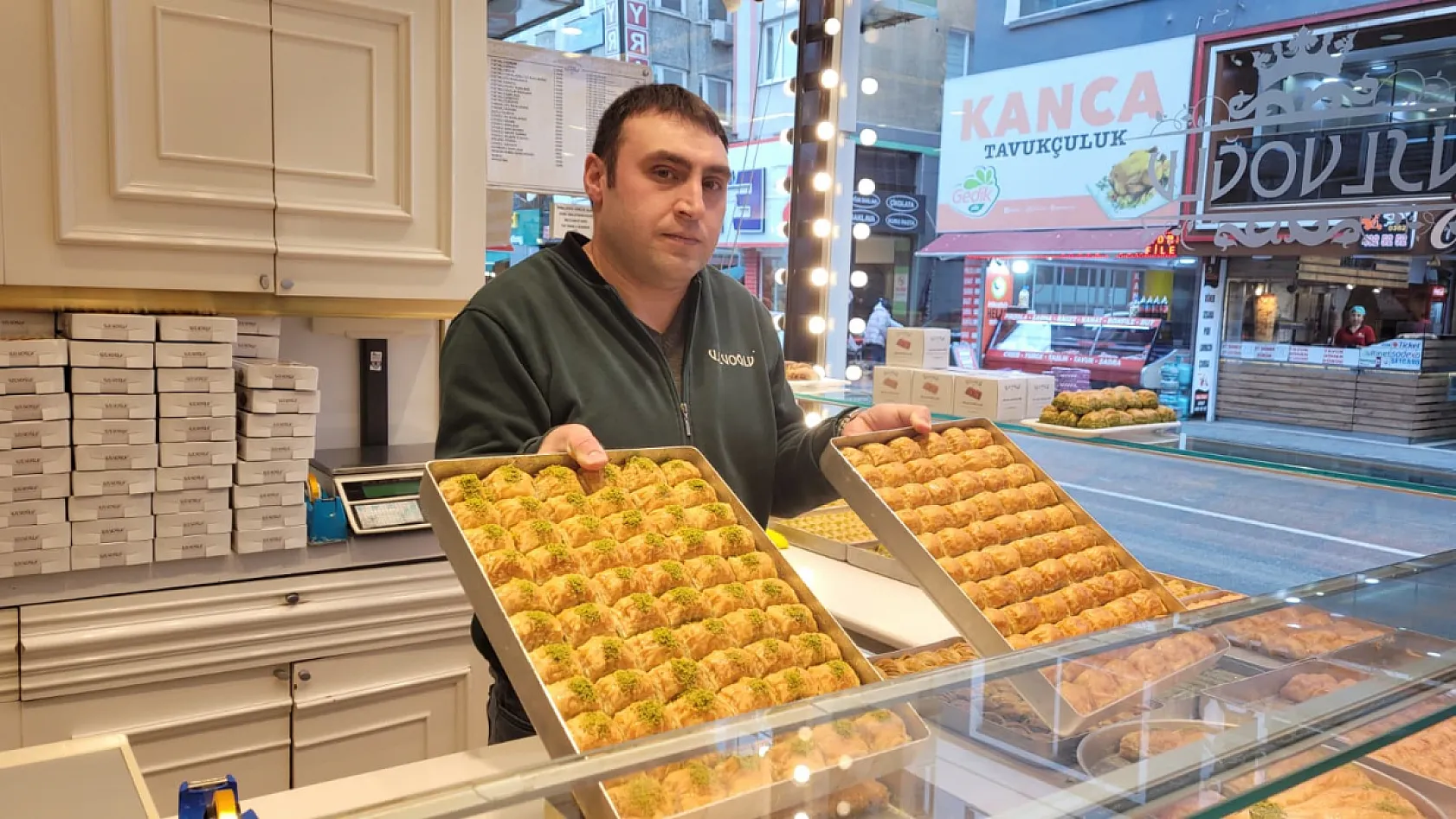 Bayram öncesi tatlıcılarda yoğun mesai