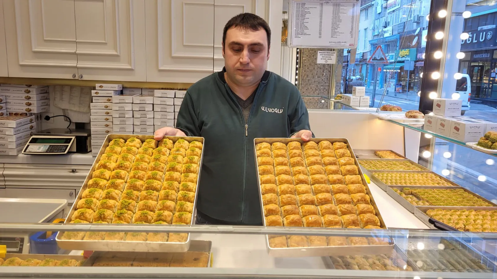 Bayram öncesi tatlıcılarda yoğun mesai