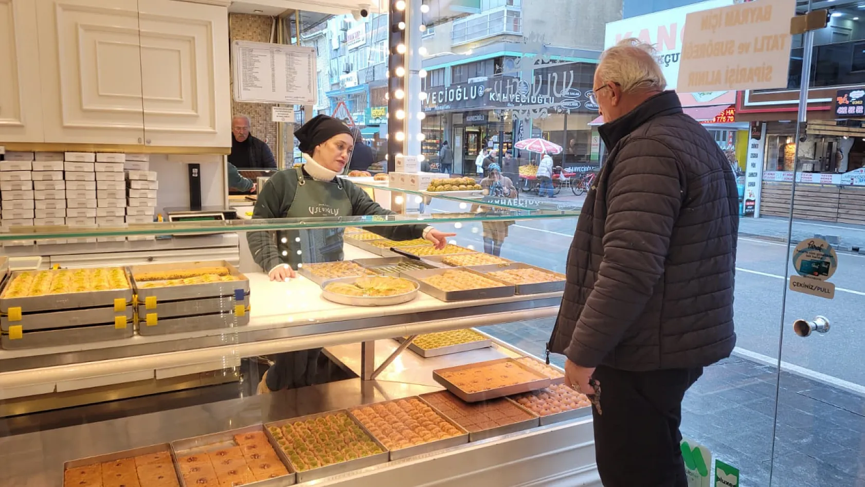 Bayram öncesi tatlıcılarda yoğun mesai