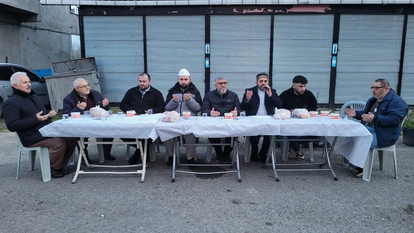 Samsun'da gençlerin düzenlediği iftar programı mahalleliyi buluşturdu