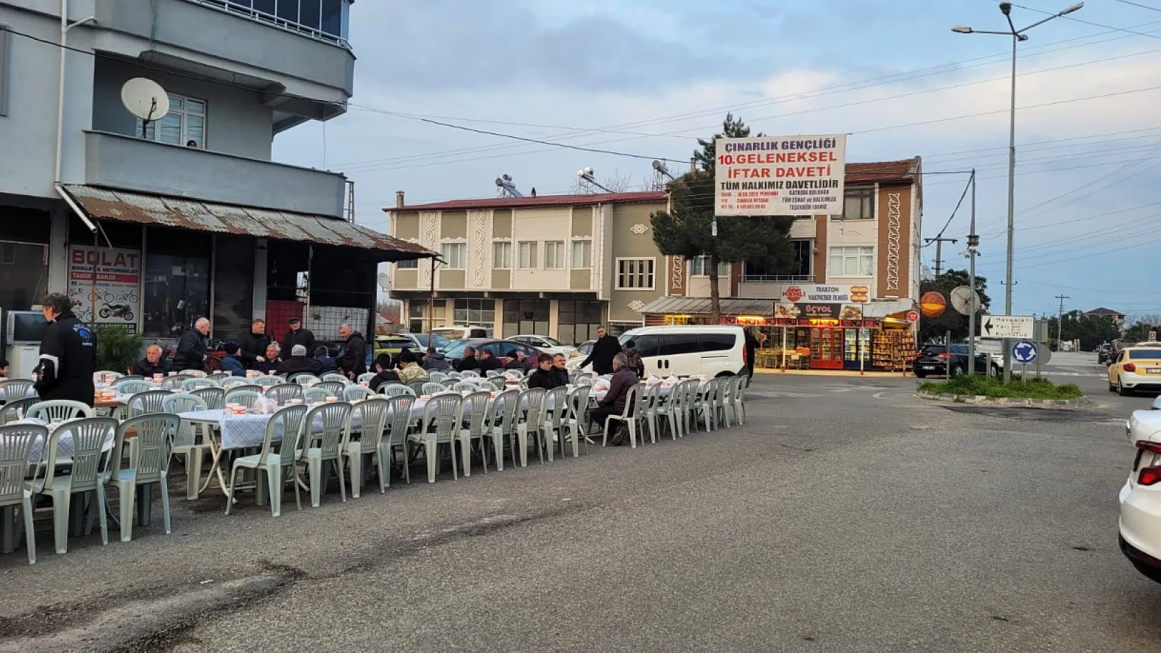 Samsun'da gençlerin düzenlediği iftar programı mahalleliyi buluşturdu