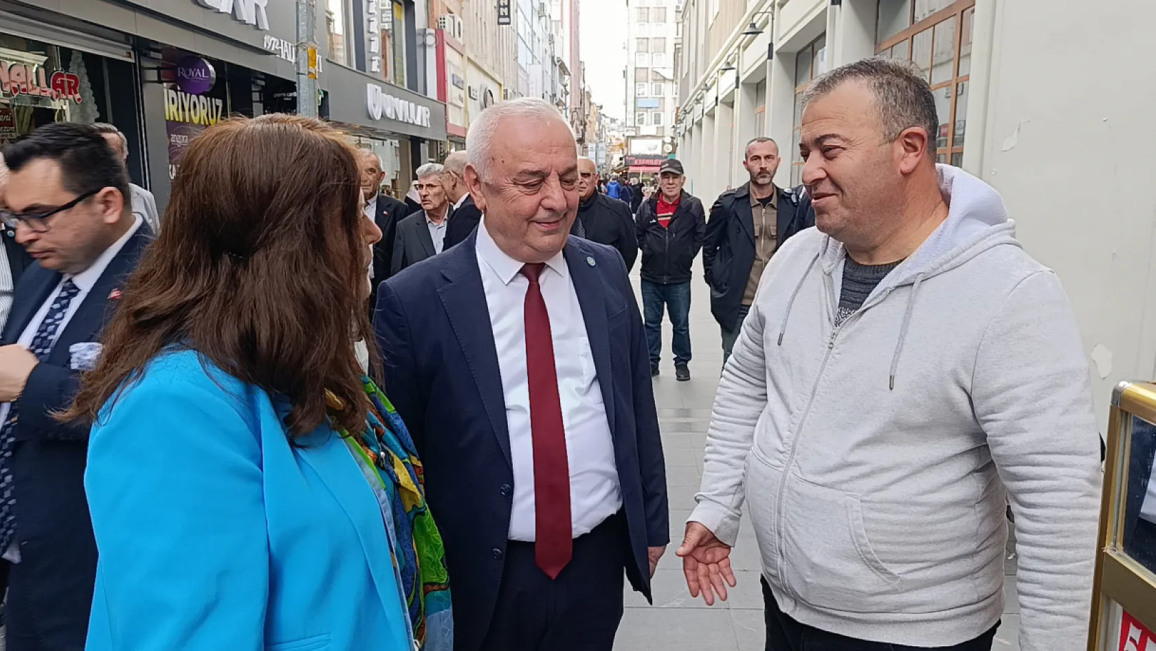 İYİ Partili Şenol Sunat İlkadım'da esnafın nabzını tuttu