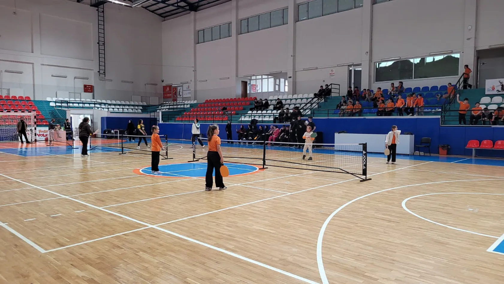 Samsun'da gençlik haftası kapsamında pickleball turnuvası düzenlendi