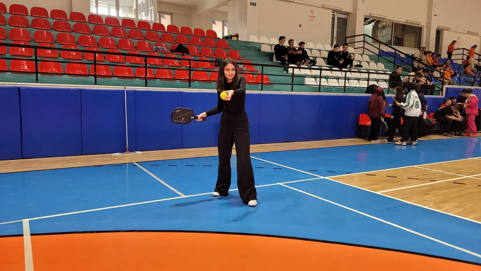 Samsun'da gençlik haftası kapsamında pickleball turnuvası düzenlendi