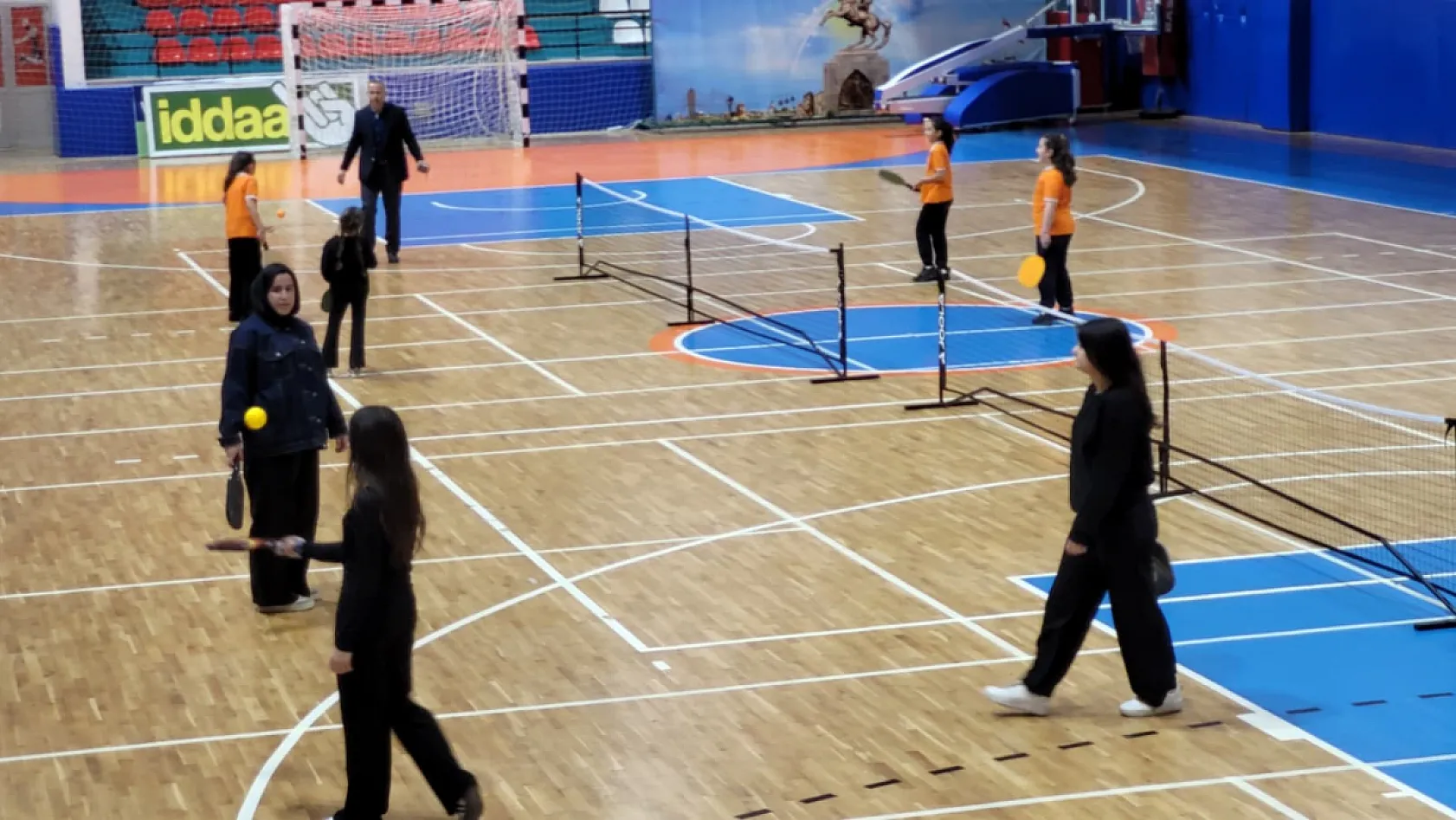 Samsun'da gençlik haftası kapsamında pickleball turnuvası düzenlendi