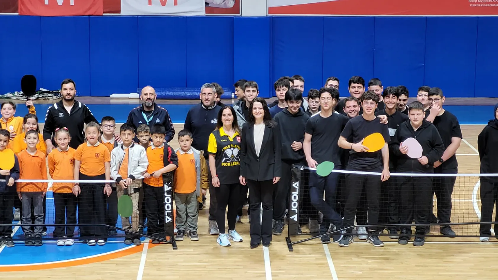 Samsun'da gençlik haftası kapsamında pickleball turnuvası düzenlendi
