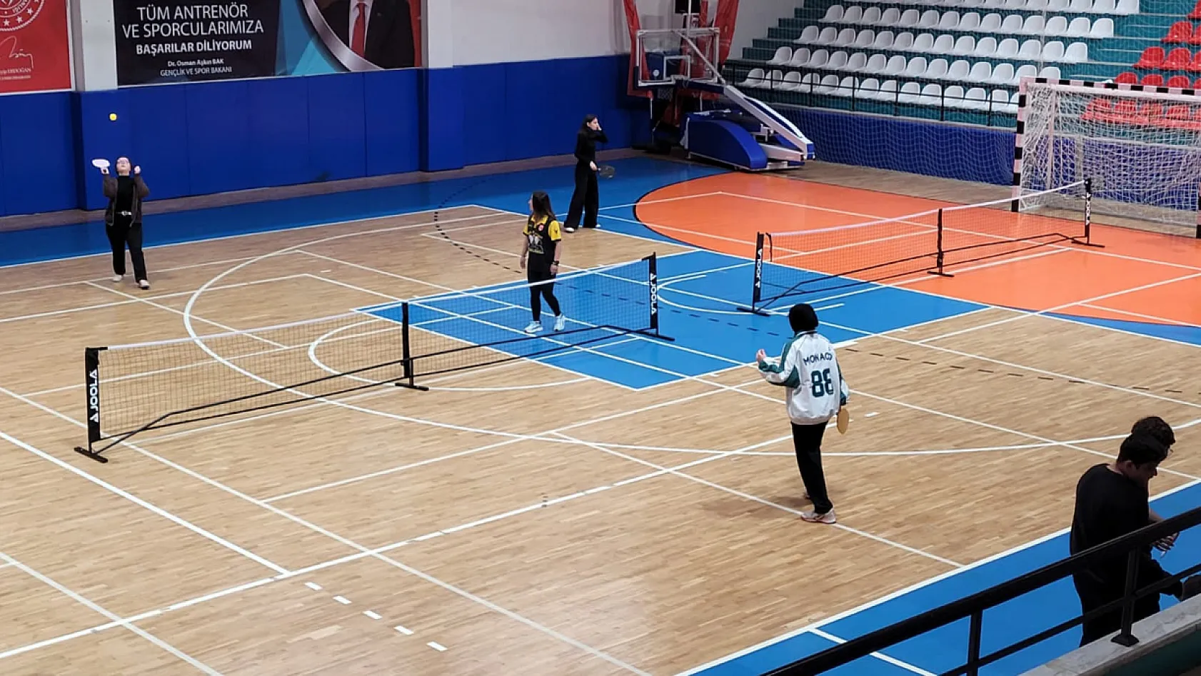 Samsun'da gençlik haftası kapsamında pickleball turnuvası düzenlendi