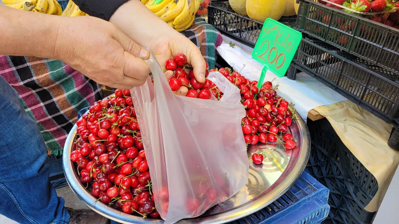 Samsun'da sezonun ilk kirazı tezgahlarda