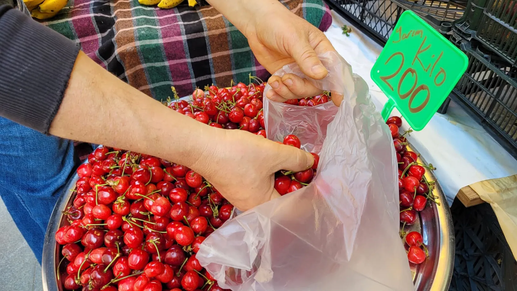 Samsun'da sezonun ilk kirazı tezgahlarda