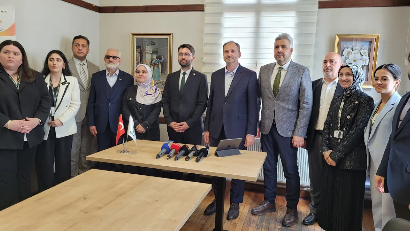 Samsun'da Yeşilay Genel Başkanı Mehmet Dinç'ten bağımlılık uyarısı