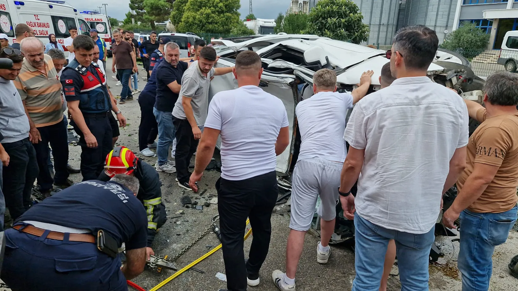 Terme'de trafik kazası: Çok sayıda yaralı var