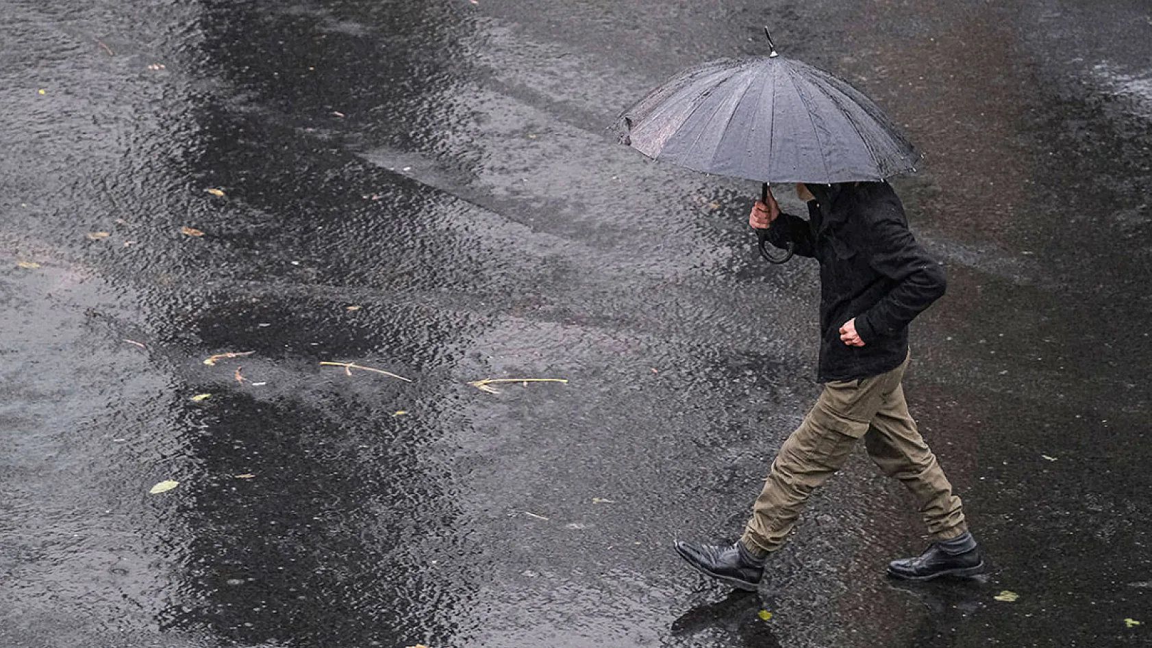 Meteoroloji'den kritik uyarı: 16 il için sarı alarm, fırtına ve kuvvetli sağanak kapıda