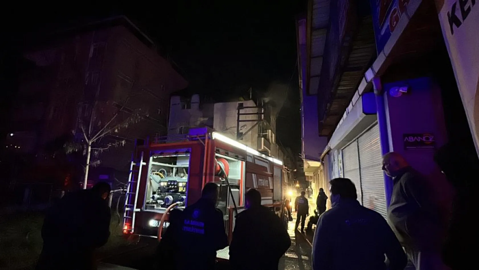 Samsun'da Korku Dolu Dakikalar: 4 Katlı Binanın Çatısı Alev Alev Yandı!