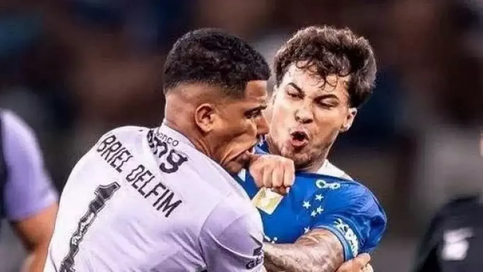 Futbol değil boks konuşuldu! 23 kırmızı kartla tarihe geçti