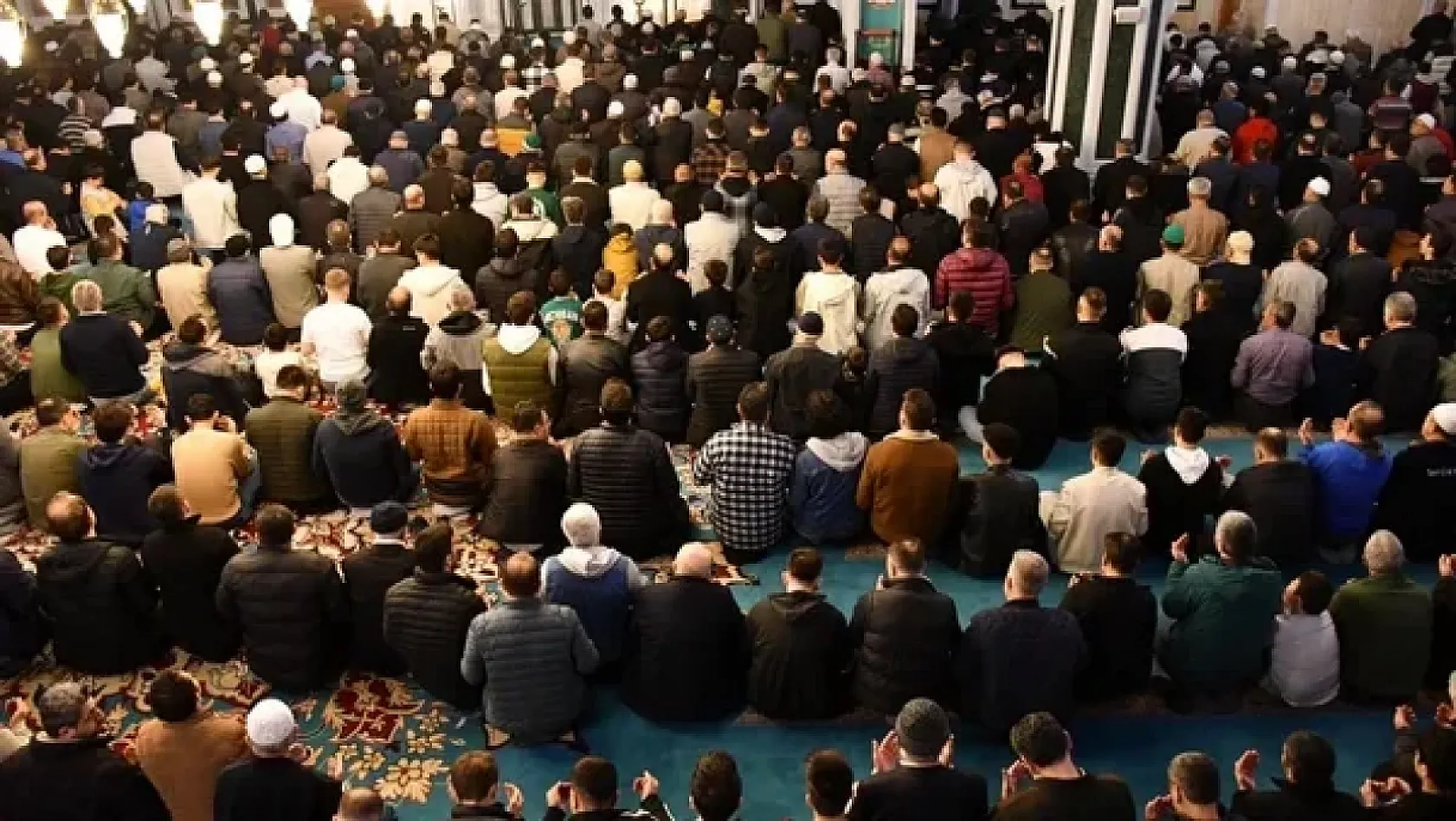 Türkiye bayrama kilitlendi! İl il namaz vakitleri açıklandı