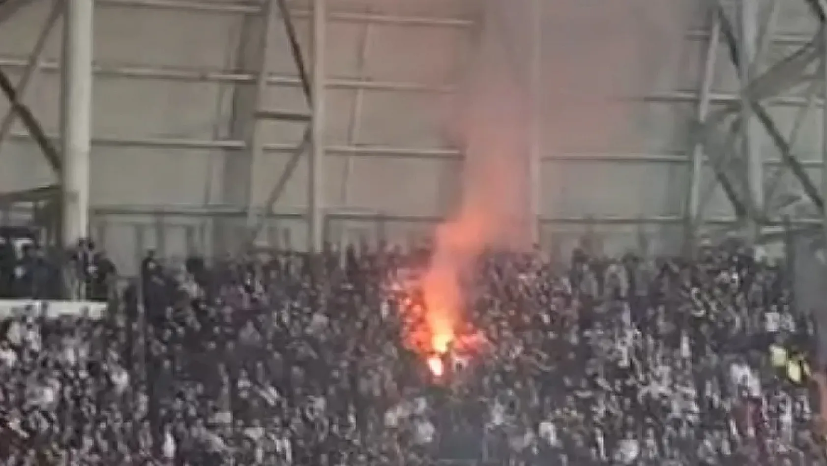 Beşiktaş'tan Samsun'da holiganlık.. Bu kez de koltuğu yaktılar!